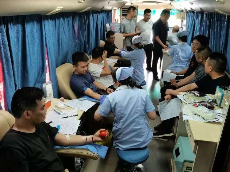 岳阳市人防办组织开展无偿献血活动